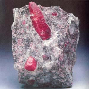 Полудрагоценные камни и минералы. Корунд