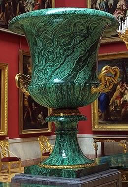 Малахитовая ваза в стиле Медичи